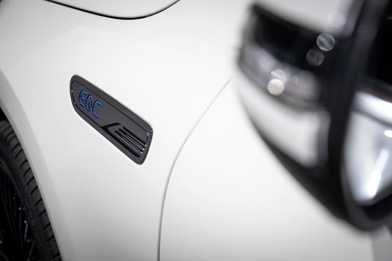  Der neue Mercedes-Benz ECQ (Stromverbrauch kombiniert: 22,2 kWh/100 km; CO2 Emissionen kombiniert: 0 g/km, Angaben vorläufig)//The new Mercedes-Benz EQC (combined power consumption: 22.2 kWh/100 km; combined CO2 emissions: 0 g/km, provisional 