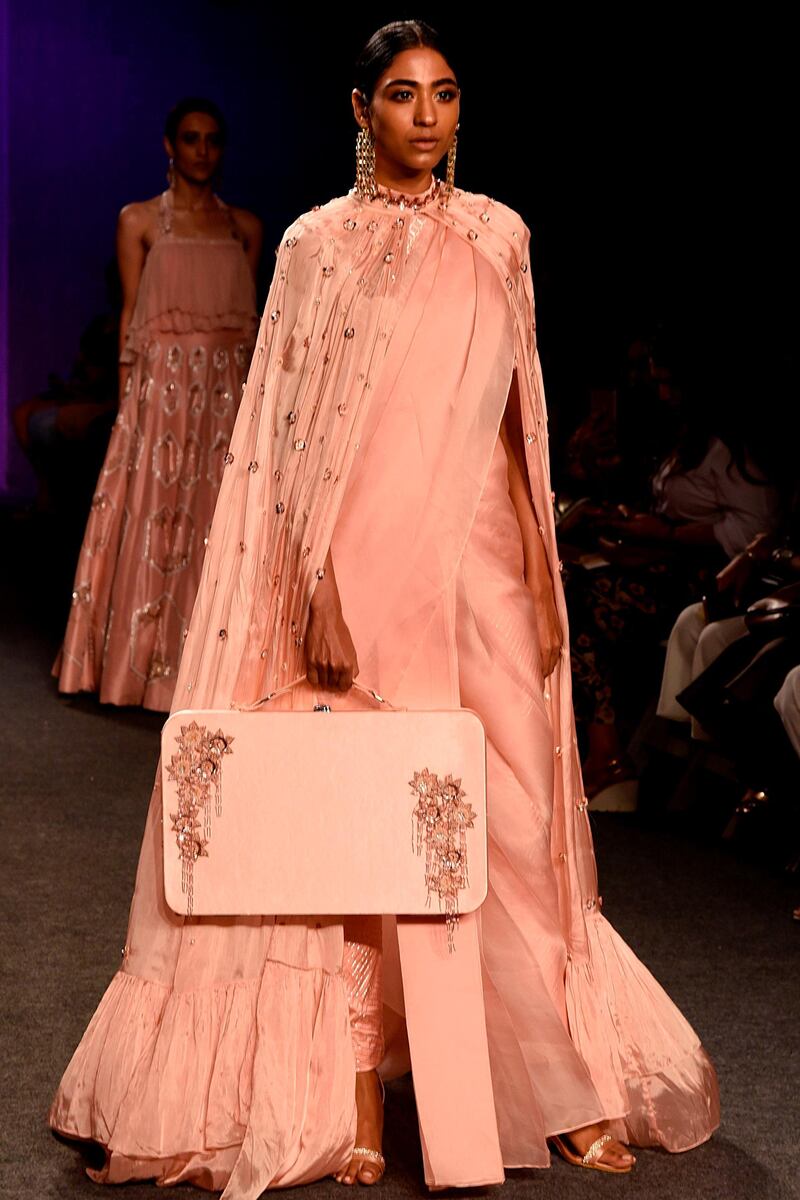 A model presents a creation by designer Mausumi Mewawalla at the Lakmé Fashion Week (LFW) Winter/Festive 2019 in Mumbai on August 25, 2019.  - XGTY / RESTRICTED TO EDITORIAL USE
 / AFP / Sujit Jaiswal / XGTY / RESTRICTED TO EDITORIAL USE
