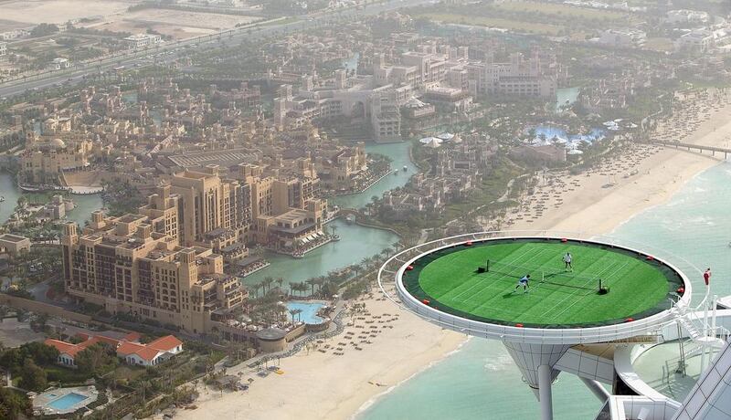 An aerial shot of the iconic match between Roger Federer and Andre Agassi in February 2005. David Cannon / Getty Images