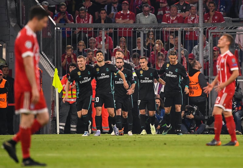 epa06692896 Real Madrid's Marco Asensio (2-L) celebrates with teammates after scoring the 2-1 lead during the UEFA Champions League semi final, first leg soccer match between Bayern Munich and Real Madrid at the Allianz Arena in Munich, Germany, 25 April 2018.  EPA/LUKAS BARTH