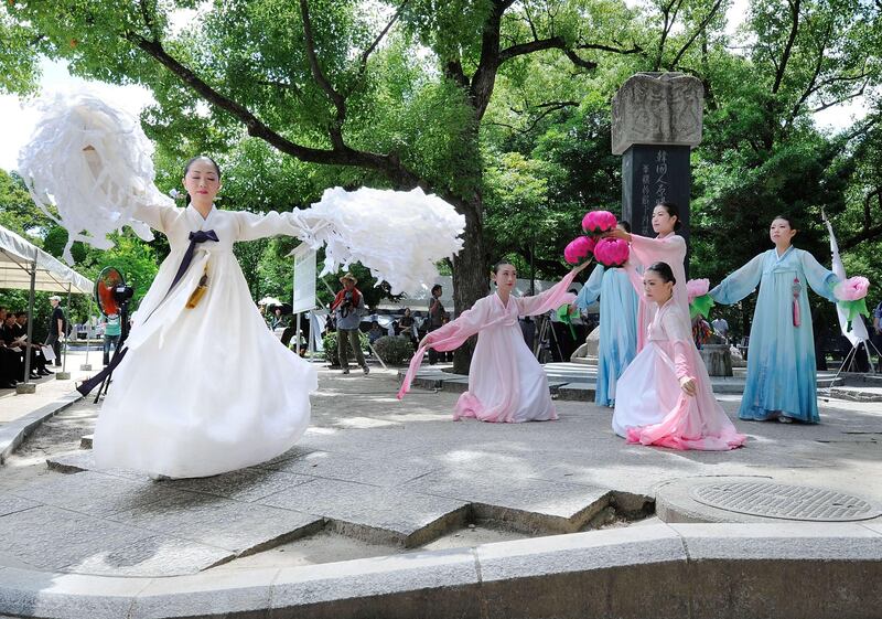 Dancers perform in traditional Korean costume as part of a the memorial service for Korean victims of a 1945 atomic bombing, at the Peace Memorial Park in Hiroshima on August 5, 2011. People gathered at the memorial on the eve of the annual service to be held on August 6.  AFP PHOTO / Toru YAMANAKA
 *** Local Caption ***  554577-01-08.jpg