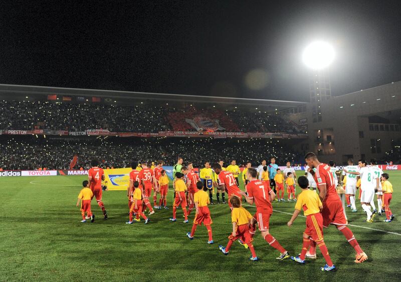 MARRAKECH, MOROCCO - DECEMBER 21: FC Bayern Munchen and Raja Casablanca players walk onto the pitch before the FIFA Club World Cup Final match between FC Bayern Munchen v Raja Casablanca at Marrakech Stadium on December 21, 2013 in Marrakech, Morocco.  (Photo by Steve Bardens/Getty Images)