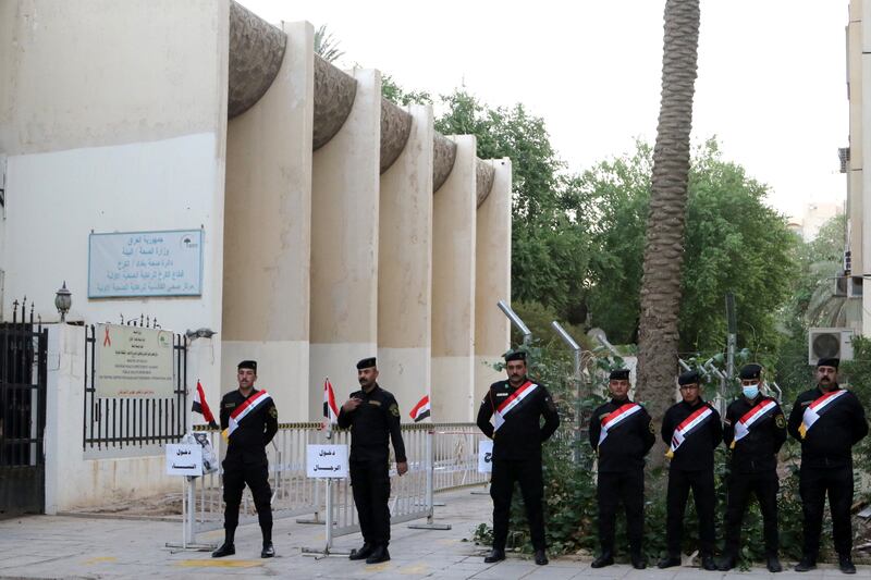 Iraqi security forces stand guard outside a polling station in the Green Zone, Baghdad. Photo: Reuters
