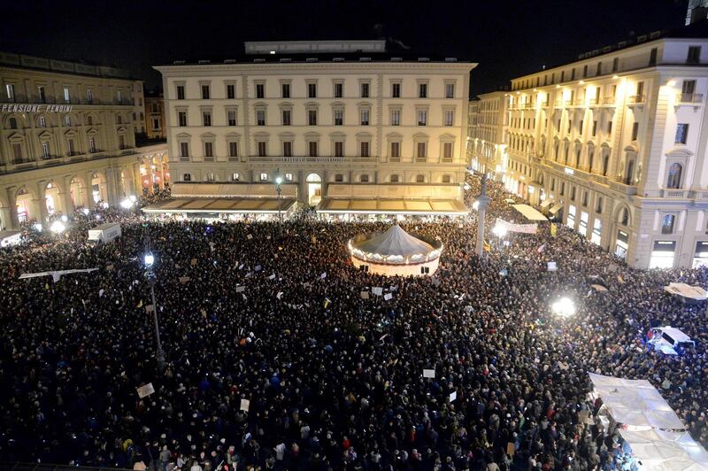 Some 15,000 people gather in Piazza della Republic in Florence during a demonstration of the left-wing anti-Salvini 'Sardine Movement', on November 30, 2019.  Italy's youth-driven "Sardine Movement", formed to oppose the far-right League party, was launched by four little-known youths saying the anti-immigration League party led by Matteo Salvini represents hate and exclusion. The sardine has become a symbol of protest against Salvini, a former interior minister. / AFP / Filippo MONTEFORTE
