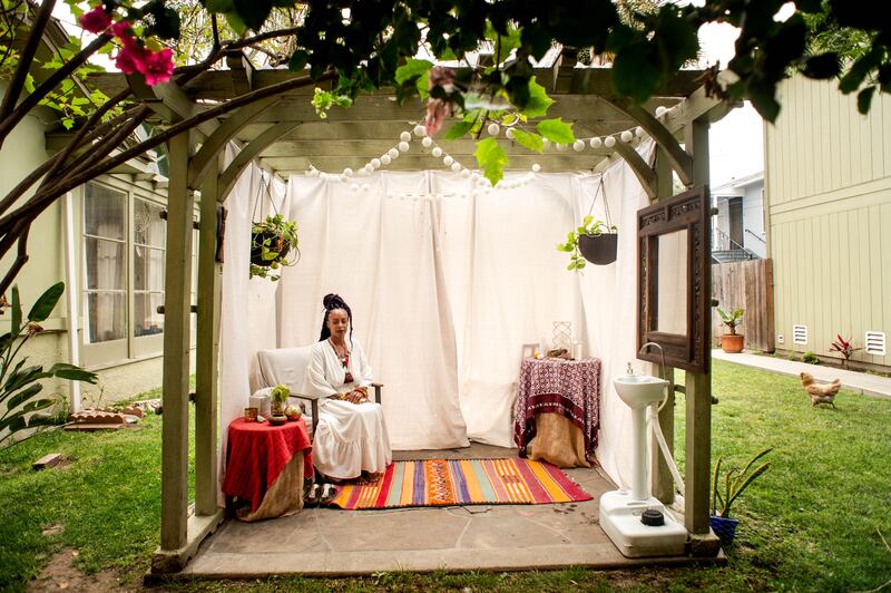 Honourable Mention, North and Central America: 'Amid High Mortality Rates, Black Women Turn to Midwives' by Sarah Reingewirtz, US. Photo: Los Angeles Daily News; Southern California News Group