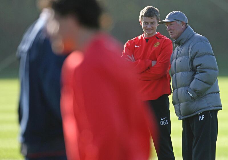 Manchester United football club manager Sir Alex Ferguson (R) talks with Ole Gunnar Solskjaer (2nd R) as the team train at the Carrington training ground in Manchester, north-west England, 06 November 2007, ahead of their UEFA Champions League football match against Dynamo Kiev in Manchester, 07 November. AFP PHOTO/PAUL ELLIS