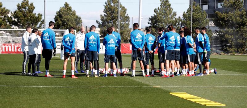 epa07433723 A handout photo made available by Real Madrid of Real Madrid's new head coach Zinedine Zidane (6-L) leading his first training session after his appointment at Valdebebas sport complex, outside Madrid, Spain, 13 March 2019.  EPA/REAL MADRID HANDOUT  HANDOUT EDITORIAL USE ONLY/NO SALES