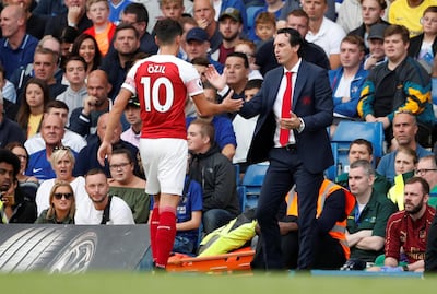 Soccer Football - Premier League - Chelsea v Arsenal - Stamford Bridge, London, Britain - August 18, 2018  Arsenal's Mesut Ozil with manager Unai Emery after being substituted off  Action Images via Reuters/John Sibley  EDITORIAL USE ONLY. No use with unauthorized audio, video, data, fixture lists, club/league logos or "live" services. Online in-match use limited to 75 images, no video emulation. No use in betting, games or single club/league/player publications.  Please contact your account representative for further details.