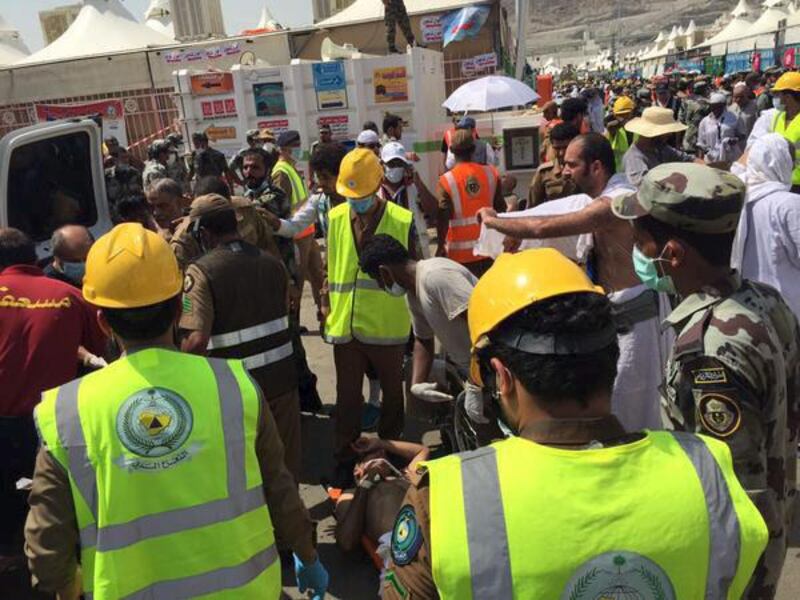 Members of Saudi civil defence try to rescue pilgrims following a crush caused by large numbers of people pushing at Mina. Reuters / Directorate of the Saudi Civil Defence/Handout via Reuters