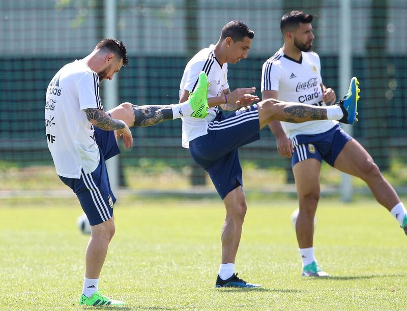 Lionel Messi of Argentina and teammates warm up during a training session. Photo by Gabriel Rossi / Getty Images
