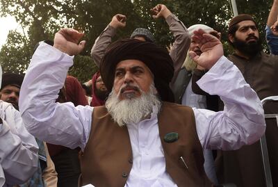 Khadim Hussain Rizvi, head of the Tehreek-e-Labaik Pakistan (TLP), a hardline religious political party, gestures as he leads a sit-in protest following the Supreme Court decision on Pakistani Christian woman Asia Bibi, in Lahore on November 1, 2018. Pakistani Prime Minister Imran Khan hit out at religious hardliners and appealed for calm after extremists called for the country's Supreme Court justices to be murdered for overturning the conviction of a Christian woman facing execution for blasphemy. / AFP / ARIF ALI
