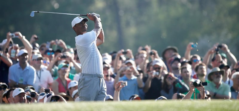epa06643273 Tiger Woods of the US hits his tee shot on the twelfth hole during the first practice round at the 2018 Masters Tournament at the Augusta National Golf Club in Augusta, Georgia, USA, 03 April 2018. The 2018 Masters Tournament is held 05 April through 08 April 2018.  EPA/TANNEN MAURY