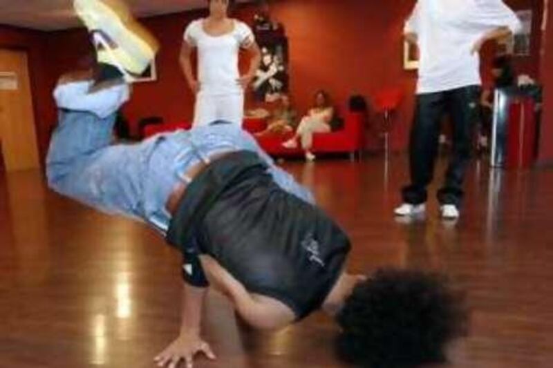 DUBAI - JULY 19,2010 - Students learn breakdance during class at Nora Dance Group  in Knowledge Village ,Dubai. ( Paulo Vecina/The National )