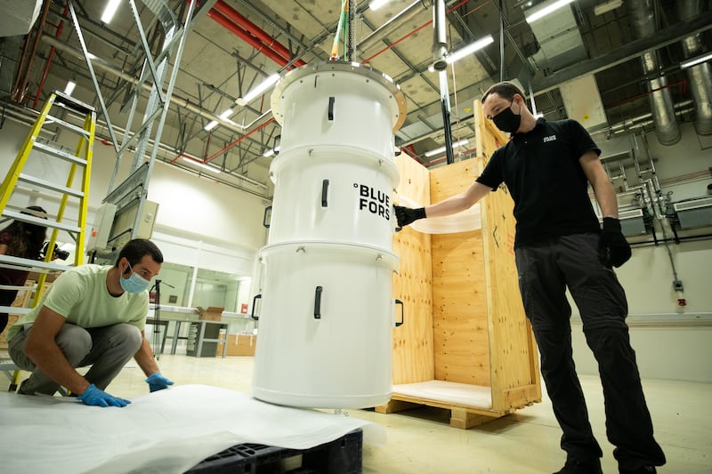 The cryostat is lifted off the shipping crate. This device plays an important role in achieving the extremely low temperature of 10 millikelvin in which the quantum chip must operate.