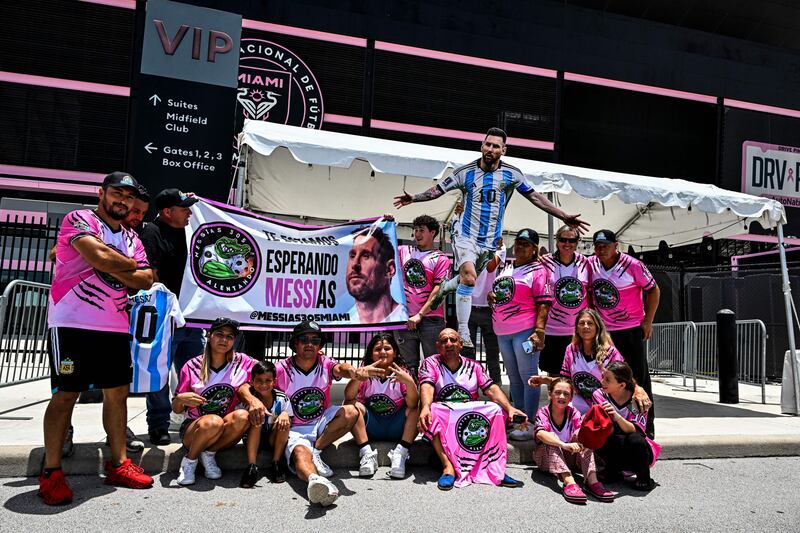 Fans of Lionel Messi wait for his arrival at the DRV PNK Stadium in Fort Lauderdale, Florida. AFP