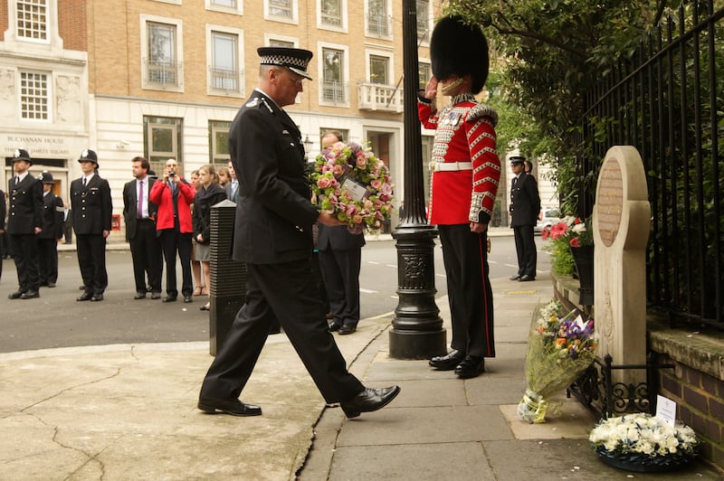 Metropolitan Police Commissioner Sir Paul Stephenson lays a wreath at the 25th anniversary ceremony in St James's Square in 2009