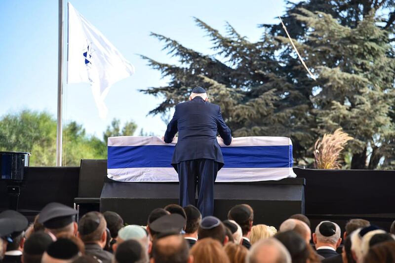 Israeli president Reuven Rivlin touches the coffin of former president and prime minister Shimon Peres during his funeral on September 30, 2016, at Jerusalem’s Mount Herzl national cemetery. Nicholas Kamm / Agence France-Presse
