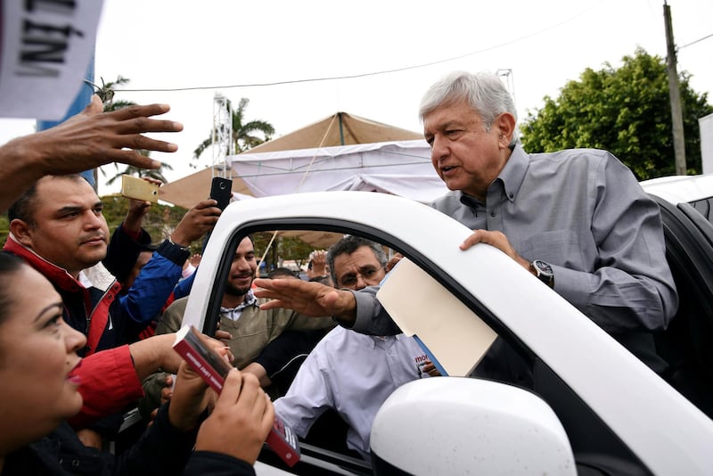 Andres Manuel Lopez Obrador, presidential pre-candidate of the National Regeneration Movement (MORENA), interacts with supporters after a rally in Medellin, on the outskirts of Veracruz Mexico January 18, 2018. REUTERS/Yahir Ceballos NO RESALES. NO ARCHIVES.