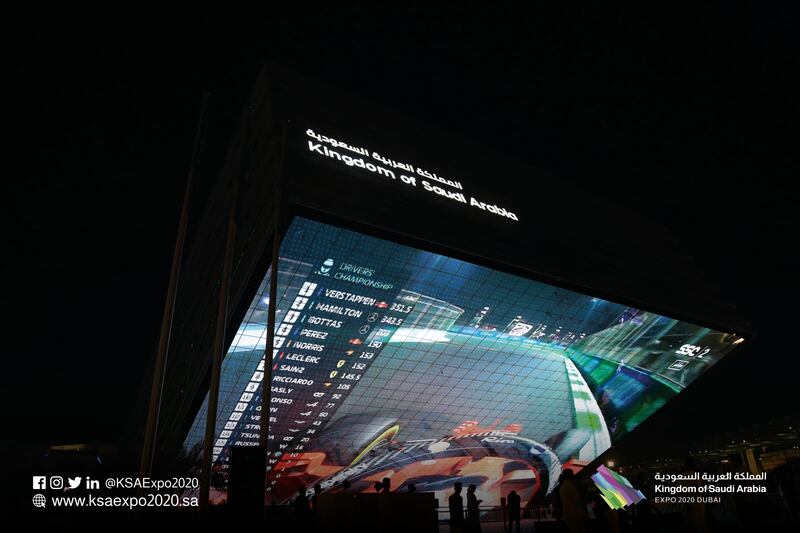 Live shots of the action in Jeddah were shown so that they reflected perfectly from the facade of the pavilion, which is covered in mirrors.