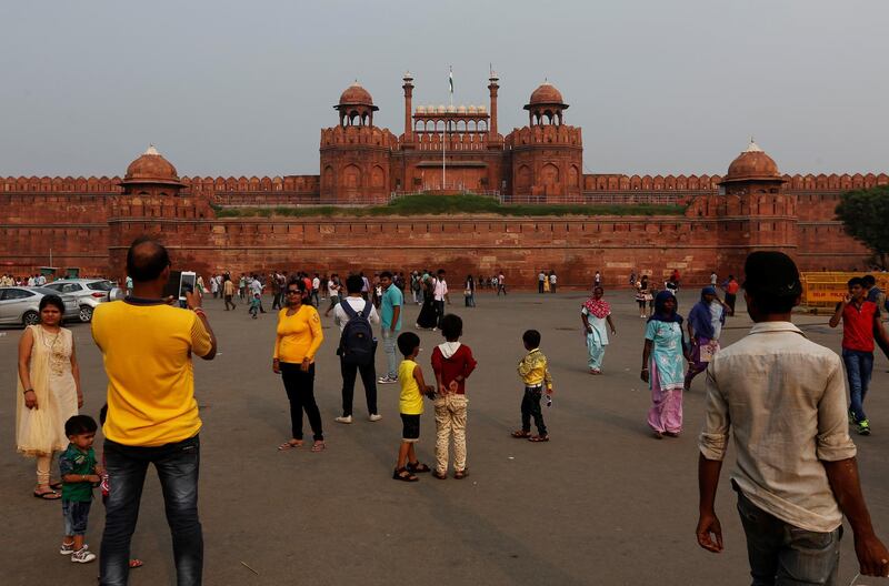 People take pictures in front of the historic Red Fort is pictured in the old quarters of Delhi, India September 29, 2016. REUTERS/Adnan Abidi - RC1854F9F0F0