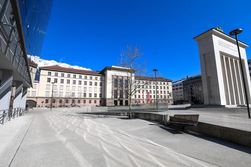 A picture taken on March 15, 2020 shows a view of the Landhausplatz landmark square in Innsbruck, as public places are deserted due to the novel coronavirus epidemic. (Photo by Erich SPIESS / various sources / AFP) / Austria OUT