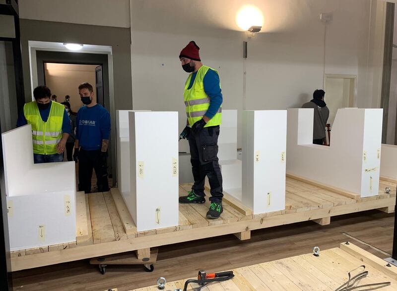 A team gets the brackets ready before loading a more than five metre high model of Michelangelo’s David for transport from Florence. Courtesy: OTIM