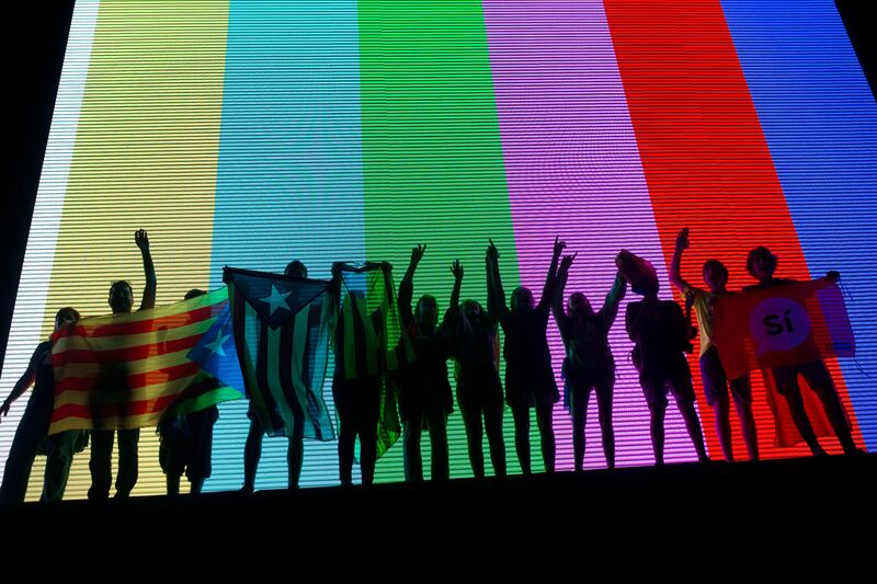 Youngsters wave esteledas, or Catalonia independence flag, and shout slogans in front of giant screen at the end of the 'Yes' vote closing campaign in Barcelona, Spain, Friday, Sept. 29, 2017. Catalonia's planned referendum on secession is due be held Sunday by the pro-independence Catalan government but Spain's government calls the vote illegal, since it violates the constitution, and the country's Constitutional Court has ordered it suspended. (AP Photo/Francisco Seco)