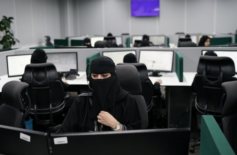 REFILE - CORRECTING DATE Saudi women work at National Center for Security Operations 911 headquarters in the holy city of Mecca, Saudi Arabia August 6, 2019. REUTERS/Umit Bektas