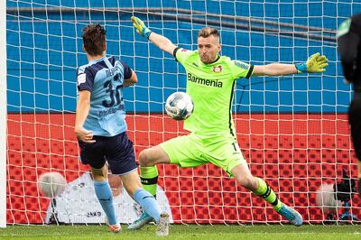 Leverkusen's Finnish goalkeeper Lukas Hradecky (R) makes a save against Moenchengladbach's German midfielder Florian Neuhaus during the German first division Bundesliga football match between Bayer Leverkusen and Borussia Moenchengladbach on November 2, 2019 in Leverkusen, western Germany. Germany OUT / DFL REGULATIONS PROHIBIT ANY USE OF PHOTOGRAPHS AS IMAGE SEQUENCES AND/OR QUASI-VIDEO
 / AFP / DPA / Marius Becker / DFL REGULATIONS PROHIBIT ANY USE OF PHOTOGRAPHS AS IMAGE SEQUENCES AND/OR QUASI-VIDEO
