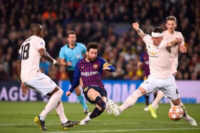 TOPSHOT - Barcelona's Argentinian forward Lionel Messi (C) scores during the UEFA Champions League quarter-final second leg football match between Barcelona and Manchester United at the Camp Nou stadium in Barcelona on April 16, 2019. / AFP / Josep LAGO
