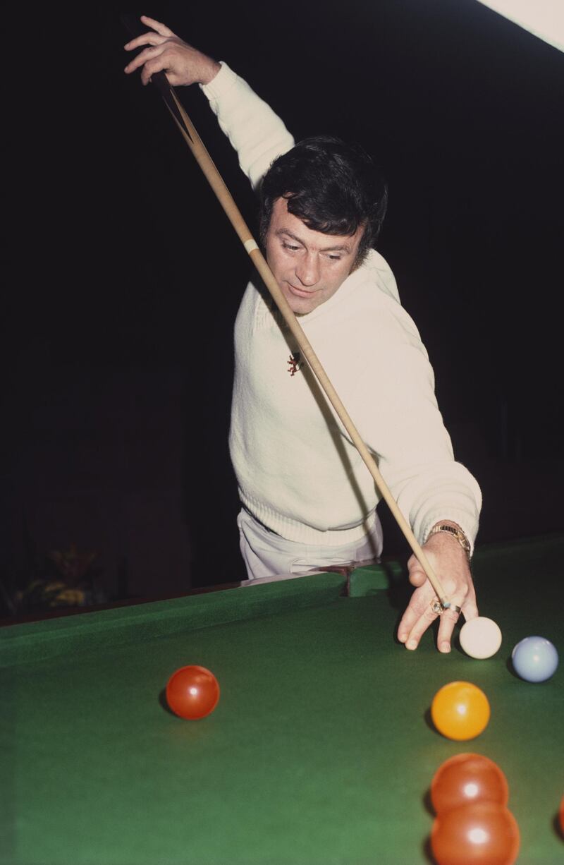 Portrait of snooker player Doug Mountjoy of Wales as he lines up the cue ball, circa 1982 . (Photo by Allsport/Getty Images)