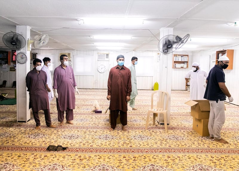 DUBAI, UNITED ARAB EMIRATES. 15 MAY 2020. 
Volunteers at the iftar distribution in Dubai Investment Park, inside a small mosque, pick up their iftars.
(Photo: Reem Mohammed/The National)

Reporter: SARWAT NASIR
Section: