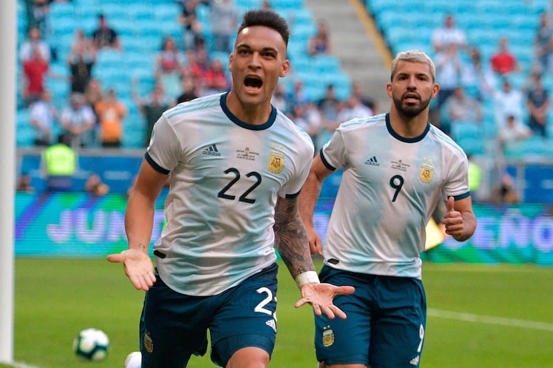 Argentina's Lautaro Martinez (L) is followed by teammate Sergio Aguero after scoring against Qatar during their Copa America football tournament group match at the Gremio Arena in Porto Alegre, Brazil, on June 23, 2019. / AFP / Carl DE SOUZA
