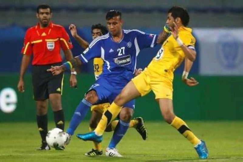 Leonardo Lima, centre, scored the equaliser for Al Nasr during their Bur Dubai derby against Al Wasl last night. Mike Young / The National