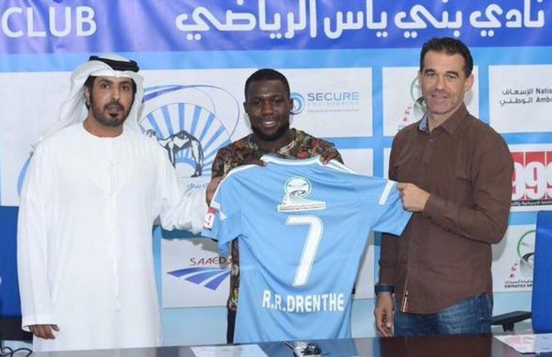 Royston Drenthe, centre, as signed for Arabian Gulf League club Baniyas. ©Twitter / @Baniyasclub