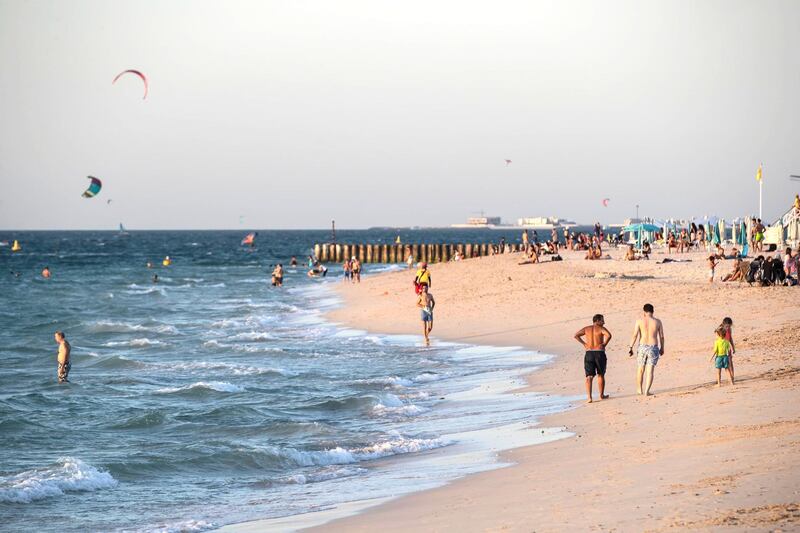 DUBAI, UNITED ARAB EMIRATES. 18 OCTOBER 2020. With the arrival of cooler weather residents of Dubai take every opportunity to enjoy the beach life. (Photo: Antonie Robertson/The National) Journalist: Standalone. Section: National.
