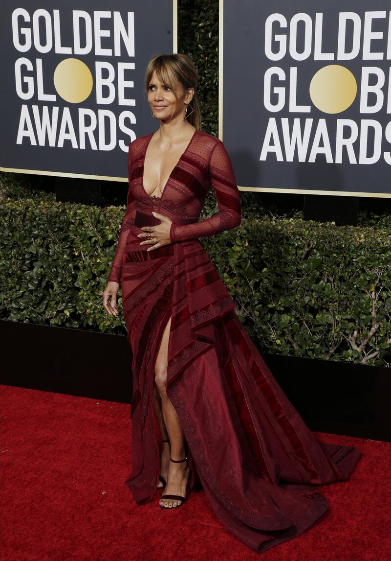epa07266733 Halle Berry arrives for the 76th annual Golden Globe Awards ceremony at the Beverly Hilton Hotel, in Beverly Hills, California, USA, 06 January 2019.  EPA-EFE/MIKE NELSON