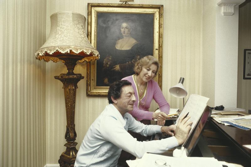 English singer Vera Lynn at the piano with her husband, musician Harry Lewis (1915 - 1998), circa 1975.  (Photo by Keystone/Hulton Archive/Getty Images)