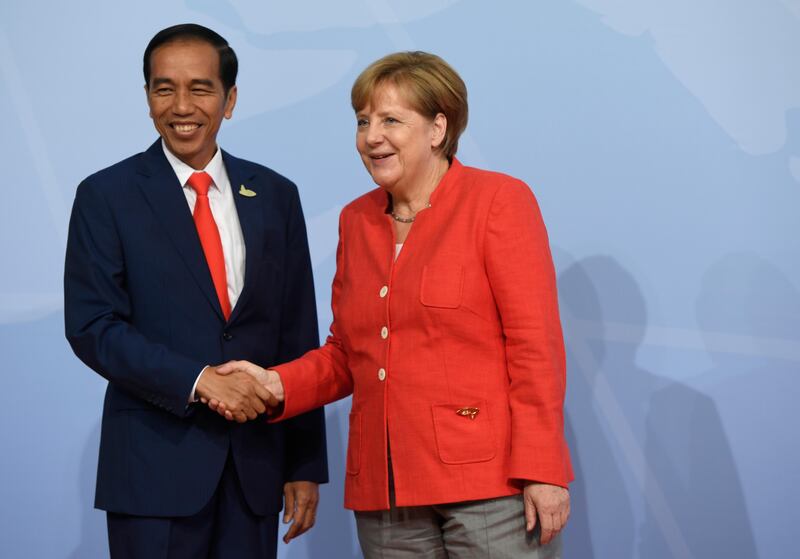 German Chancellor Angela Merkel welcomes Indonesia's President Joko Widodo as he arrives to attend the G20 summit in Hamburg, northern Germany, on July 7, 2017.
Leaders of the world's top economies gather from July 7 to 8, 2017 in Germany for likely the stormiest G20 summit in years, with disagreements ranging from wars to climate change and global trade. / AFP PHOTO / SAUL LOEB