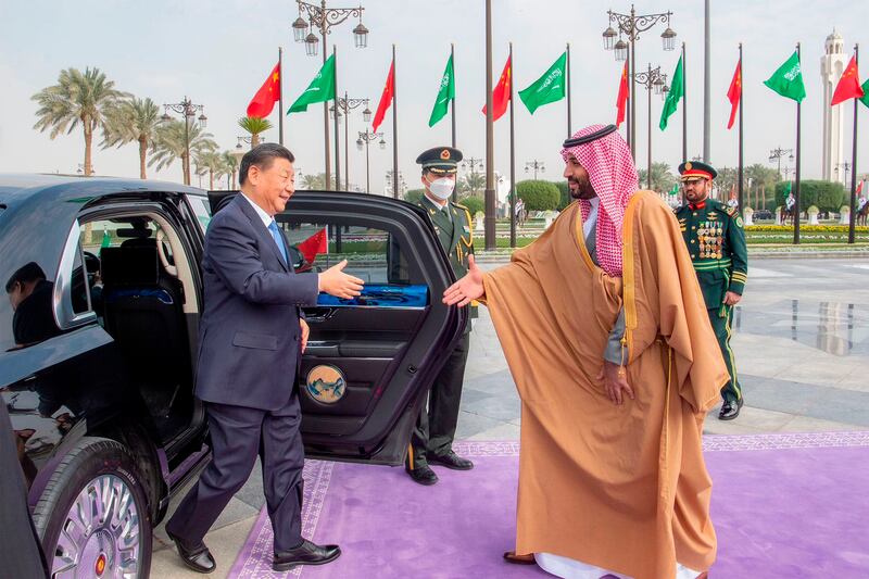 Chinese President Xi Jinping shakes hands with Saudi Crown Prince Mohammed bin Salman after his arrival at Al Yamama Palace in Riyadh. Photo: Saudi Press Agency