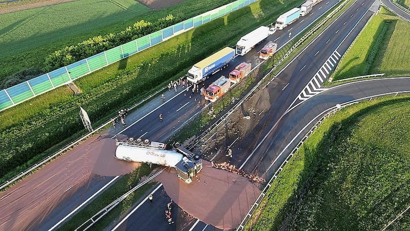 epa06721242 A tractor-trailer carrying liqiud chocolate has overturned on a Polish A2 highway in central Poland, 09 May 2018. The chocolate coveed six lanes on the A2 motorway, blocking traffic in both directions.  EPA/TwojaSlupca.pl POLAND OUT  EDITORIAL USE ONLY