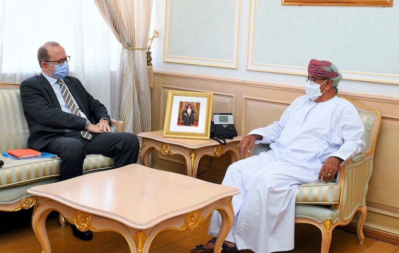 Omani Minister of Health Dr Ahmed bin Mohammed al-Saidi meets with UNICEF Regional Director Ted Chaiban. ONA