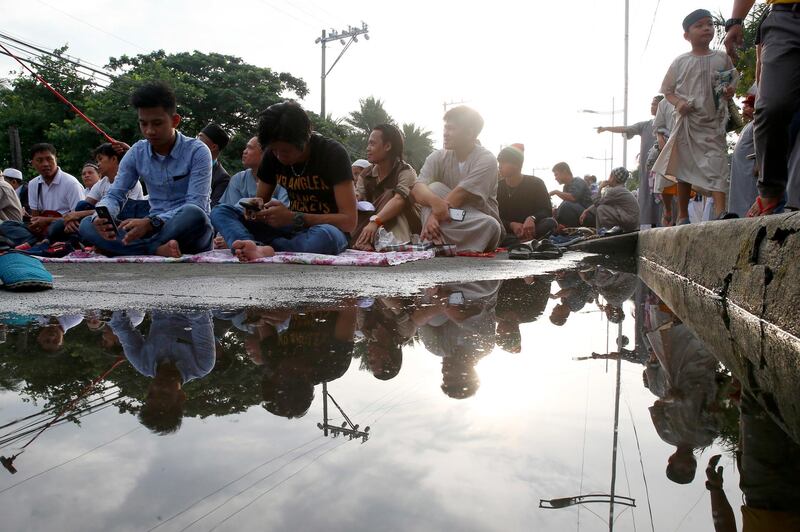 Prayers in Manila. AP Photo