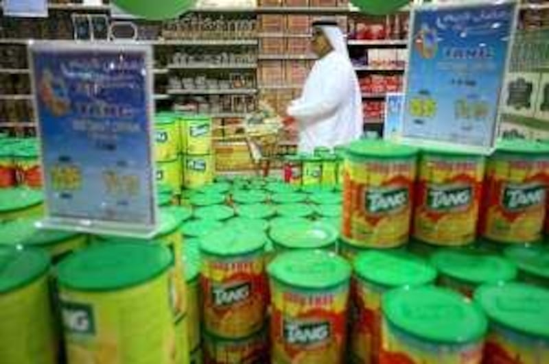 August 31, 2009 / Abu Dhabi / (Rich-Joseph Facun / The National) A photograph of a Tang disply shot at Lulu Hypermarket in Al Wahda Mall, Monday, August 31, 2009 in Abu Dhabi. Retailers such as Vitmo and Tang are expecting a growth in seasonal sales this year but not as large as last year.  *** Local Caption ***  rjf-0831-RAMADANfoodSALES006.jpg