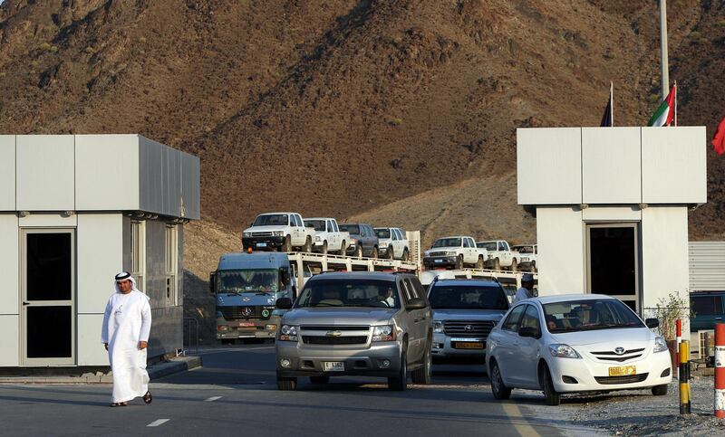 Dubai, United Arab Emirates-  November 21, 2010 ;  Hatta border crossing between UAE and Oman .      ( Satish Kumar / The National )
