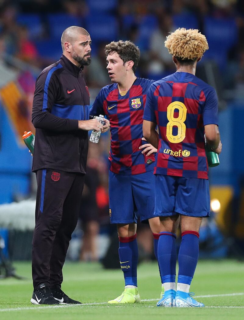 Barcelona U19s manager Victor Valdes talks to his players. Getty