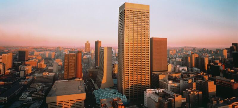 AGPE90 Johannesburg skyline at dusk Carlton centre in foreground Gauteng South Africa. Alamy