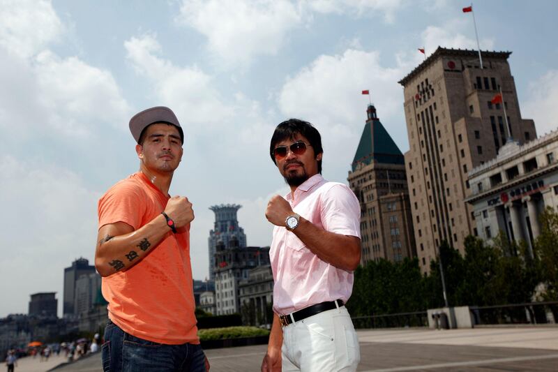 Filipino boxer Manny Pacquiao (R) and Brandon Rios of the U.S. pose before a news conference at The Bund in Shanghai July 31, 2013. Pacquiao will challenge Rios in a welterweight boxing match in Macau on November 24. REUTERS/Aly Song (CHINA - Tags: SPORT BOXING) *** Local Caption ***  SHA102_BOXING-_0731_11.JPG
