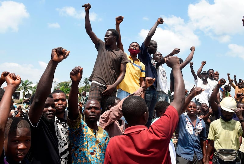 Protesters chant and sing solidarity songs as they barricade barricade the Lagos-Ibadan expressway. AFP