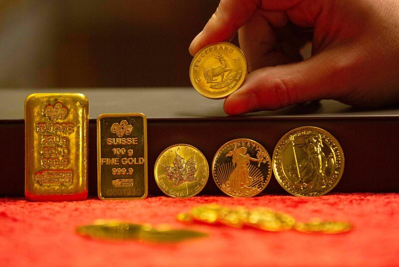 CORRECTION / Examples of gold bullion are on show at Merrion vaults in Dublin on January 7, 2019.  In a vault under the streets of Dublin a pot of gold owned by anxious investors is growing every day Britain edges closer to leaving the EU without a deal. / AFP / PAUL FAITH
